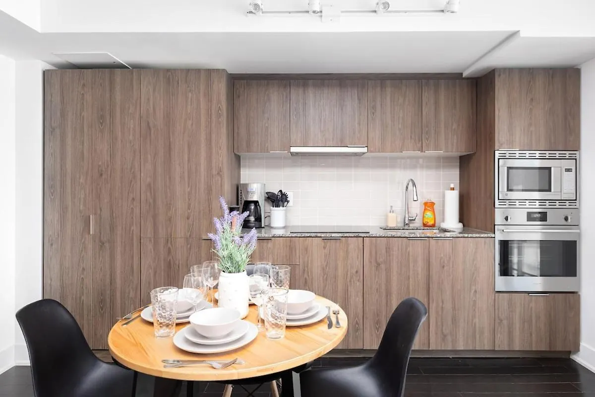 Sleek 2Br W 2Ba Walk To Uoft Sleeps 5 - 3 Beds Villa Toronto Holiday home