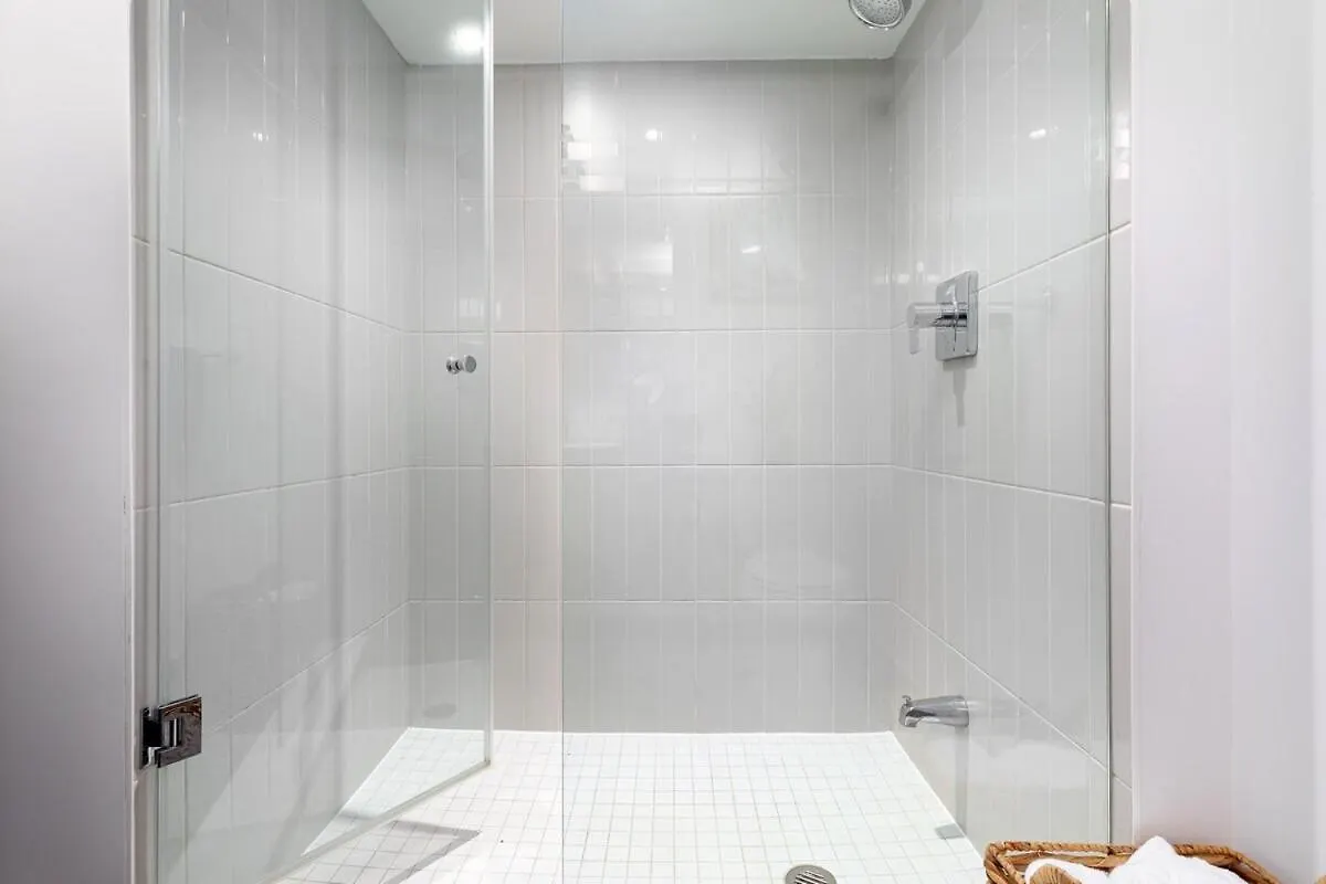 Sleek 2Br W 2Ba Walk To Uoft Sleeps 5 - 3 Beds Villa Toronto 0*,  Canada